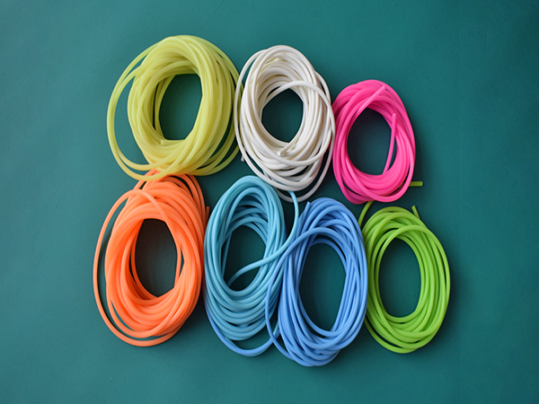 硅胶管产品高温下变色是什么原因导致的？